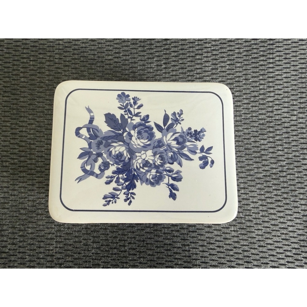 Vintage Blue White Floral Ceramic Trinket Box Plaid Sides Jewelry Keepsake Lid - Picture 3 of 17